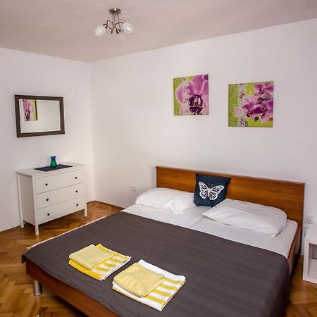 Apartment Omis Holiday Exterior photo